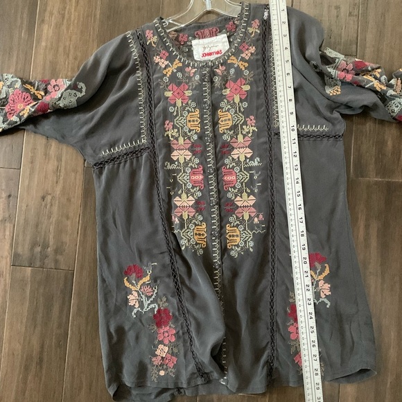 Johnny Was Biya Silk XS Gray Multicolored Embroidered Boho Button Front Blouse - Picture 7 of 7